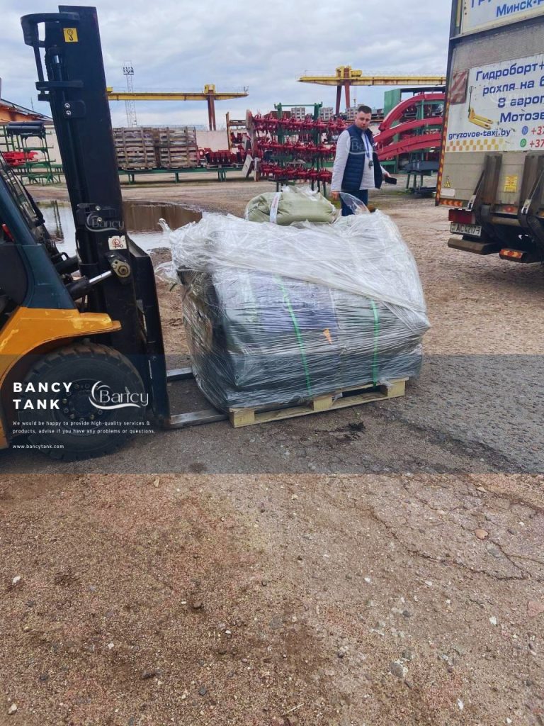 unload goods after customer get collapsible water tank