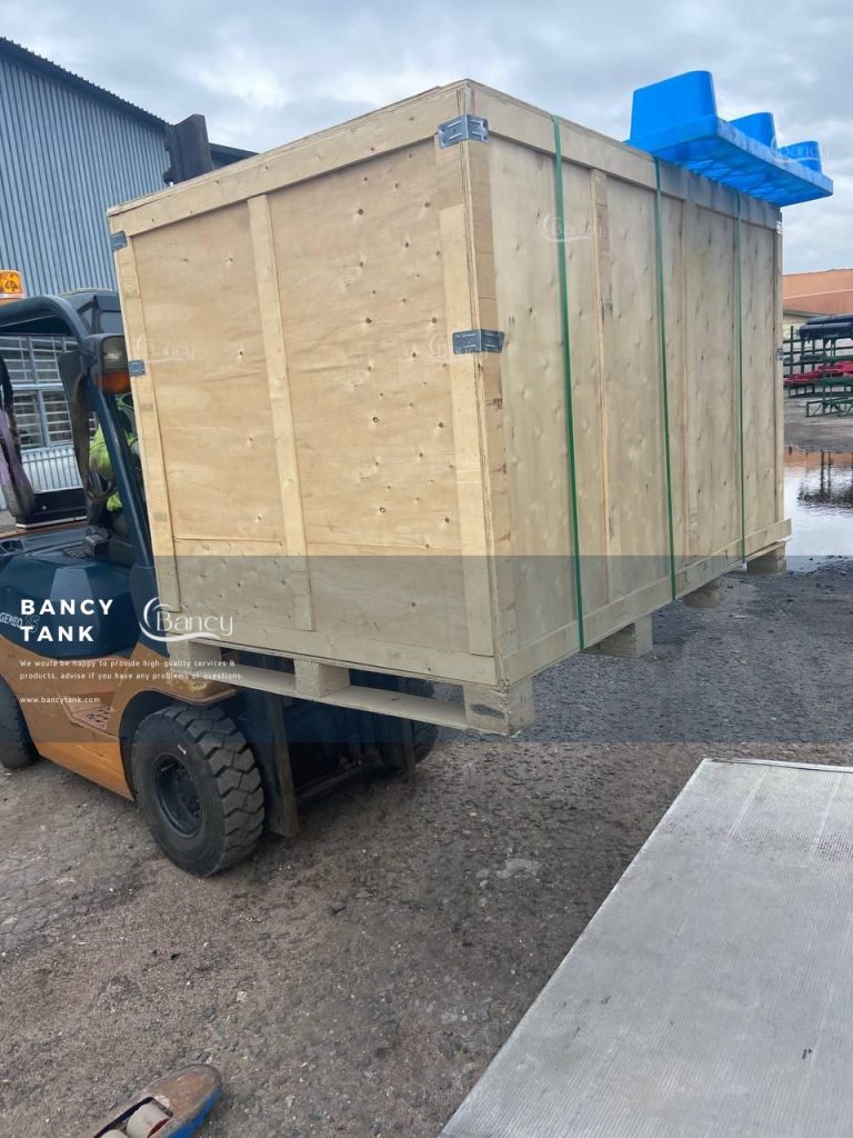 unload wooden box after customer get the collapsible water tank